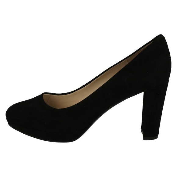 Clarks Shoes - NWT Clark’s Kendra Sienna suede platform pumps